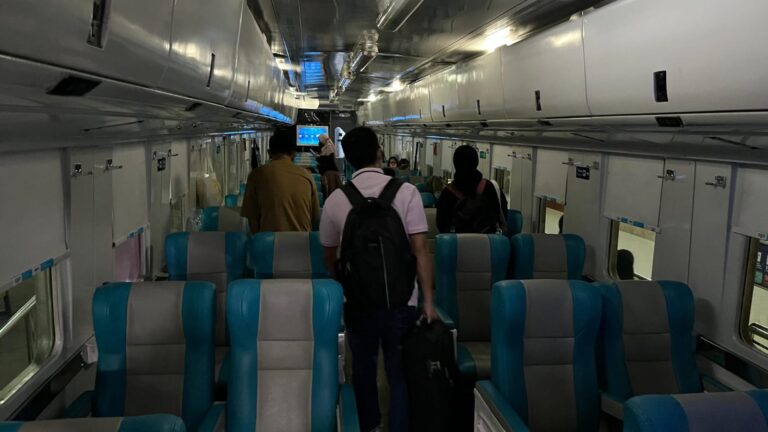 KAI-26-Perjalanan-Kereta-3-1